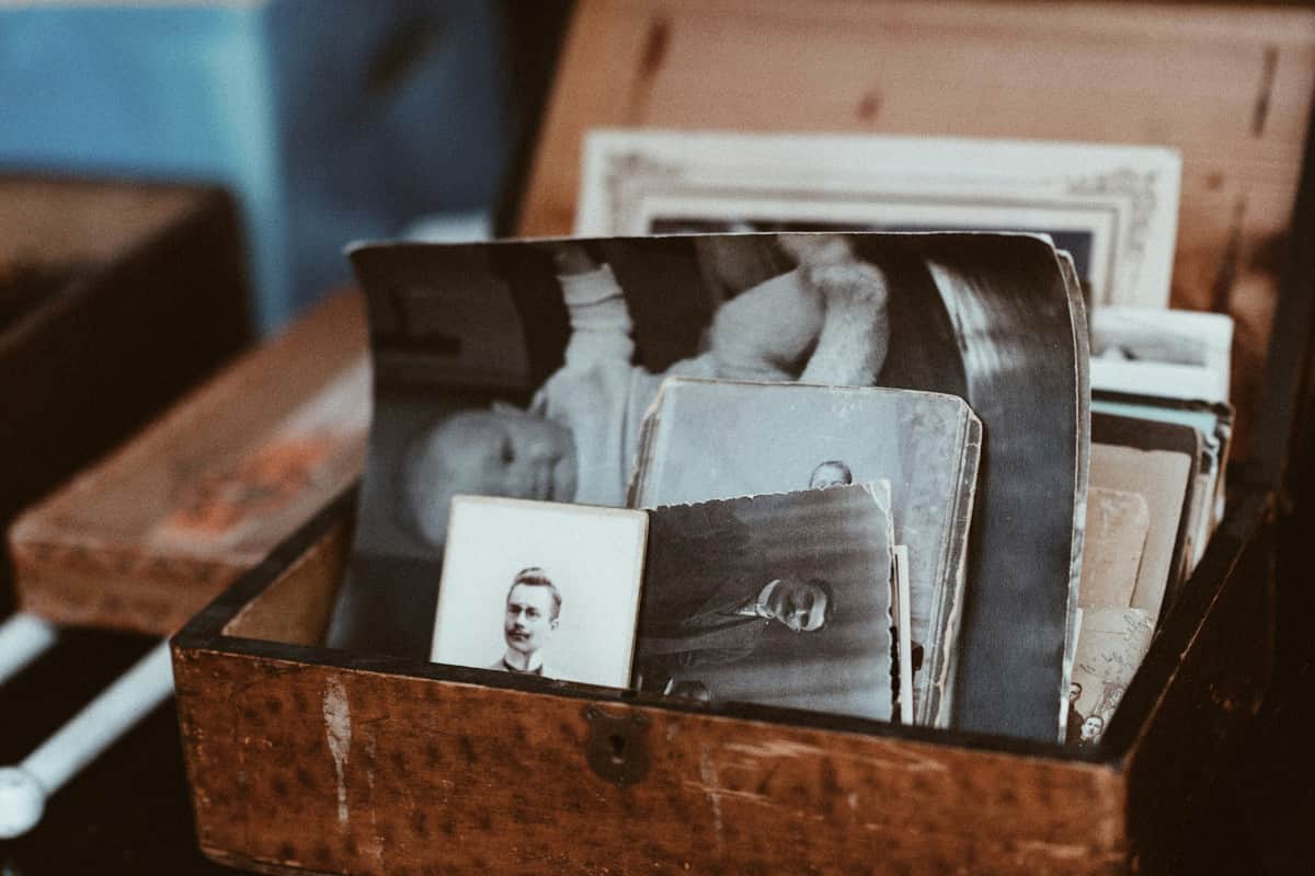 How to Store Pictures in a Storage Unit