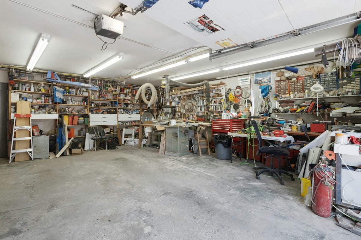 Storage Unit vs Garage: When to Move Your Stuff Out